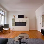 City Apartment - Historic Charm