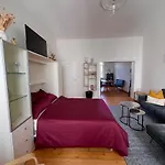 City Apartment - Historic Charm
