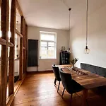 City Apartment - Historic Charm